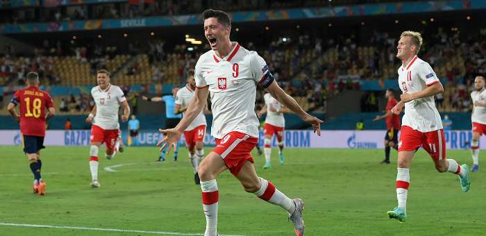 Selección de fútbol de España nie wygrał obu rund